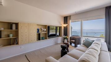 Espacio para trabajar con laptop y wifi gratis