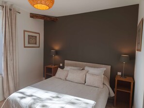 Chambre Alezane, vue sur les vignobles | Mörkläggningsgardiner och gratis wi-fi