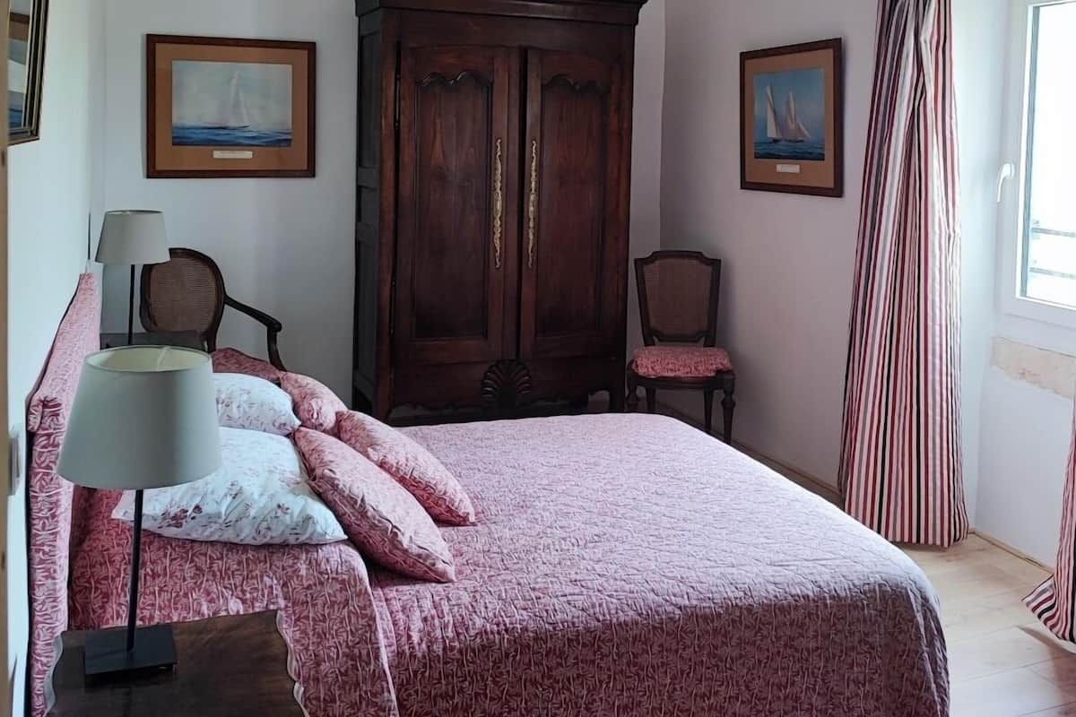 Chambre Garance, vue sur le jardin | Cortinas blackout, Wi-Fi de cortesia