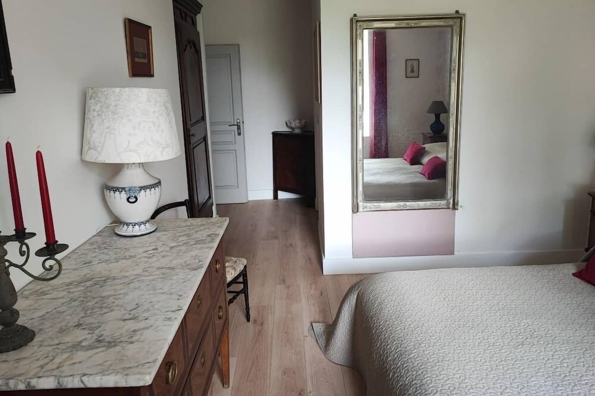 Chambre Perle, vue sur le jardin | Cortinas blackout, Wi-Fi de cortesia