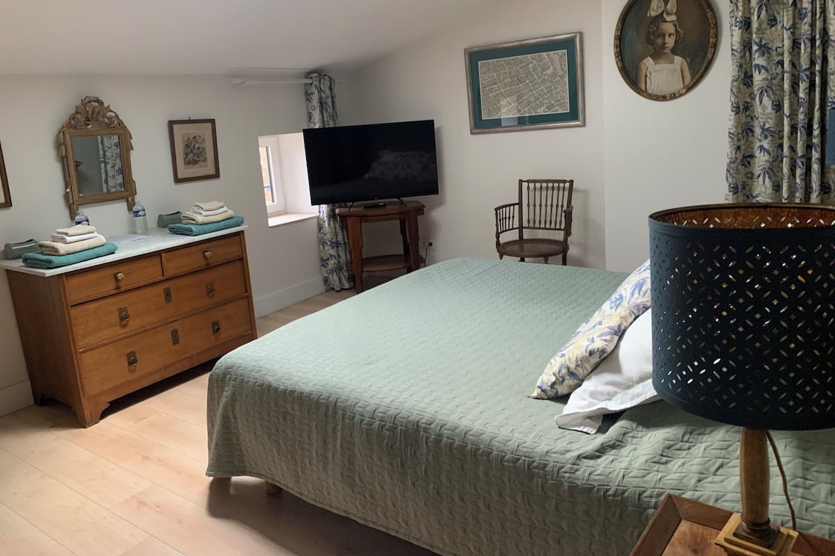 Suite Olives, vue sur le jardin | Cortinas blackout, Wi-Fi de cortesia
