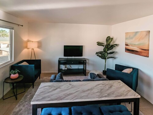 Simple Mesa 2nd Floor 2 Bedroom Unit