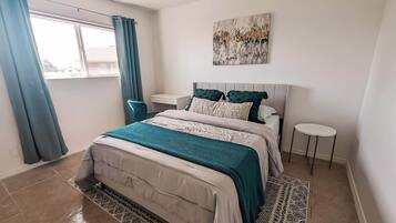 2 habitaciones, tabla de planchar con plancha, wifi y ropa de cama