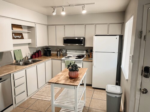Simple Mesa 2nd Floor 2 Bedroom Unit