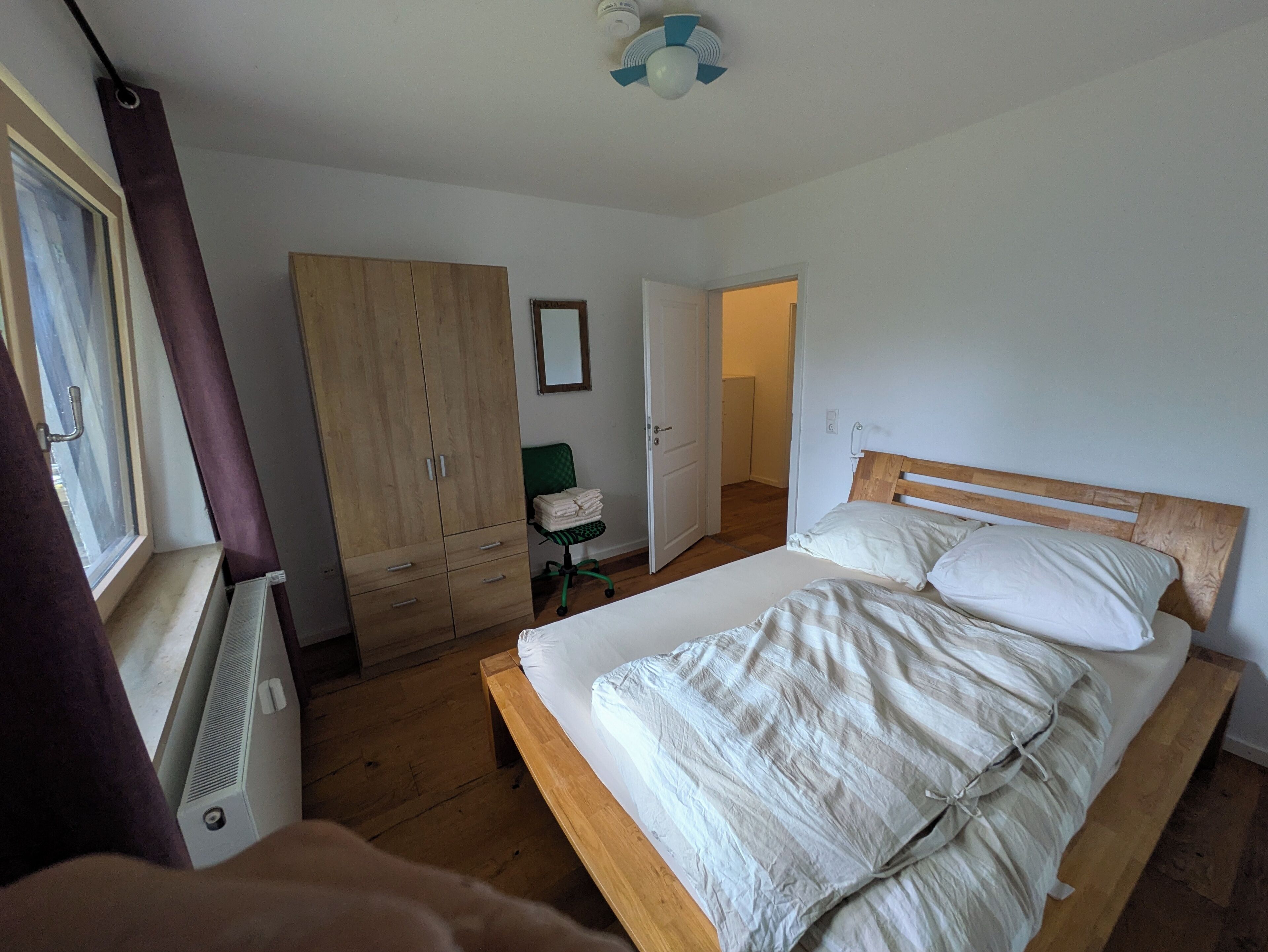 3 slaapkamers, een strijkplank/strijkijzer, wifi, beddengoed