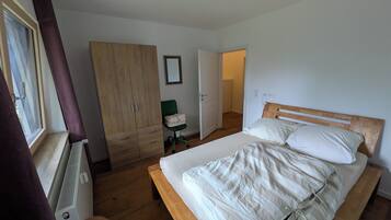 3 makuuhuonetta, silitysrauta/-lauta, Wi-Fi, vuodevaatteet