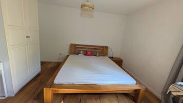 3 chambres, fer et planche à repasser, Wi-Fi, draps fournis