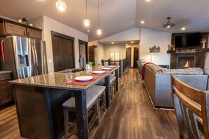 Dining - Trailside Cabin w/Hot Tub & Pool and Dog Friendly (Lead)