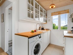 Fridge, microwave, dishwasher, cookware/dishes/utensils