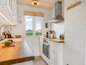 Fridge, microwave, dishwasher, cookware/dishes/utensils