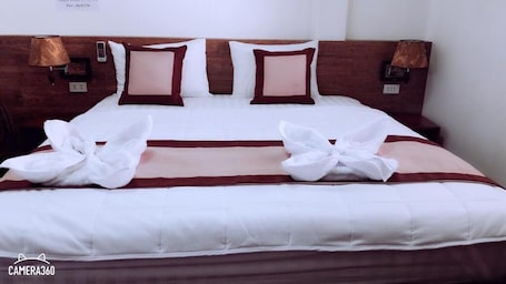 Standard Double Room | Desk, free WiFi, bed sheets