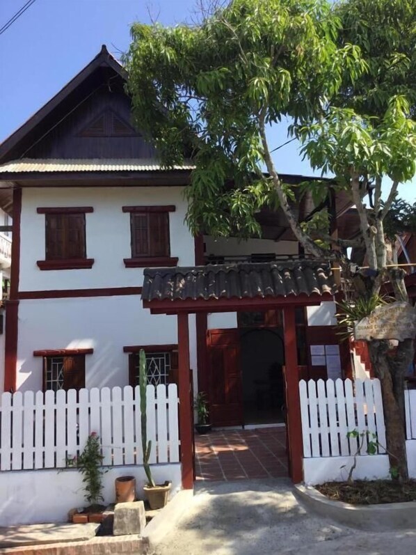 ด้านหน้าที่พัก
