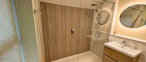 Shower, hair dryer, towels