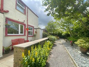 Property grounds - Two Chimneys - sleeps 6 guests  in 3 bedrooms (Central Keswick)