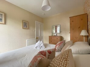 3 bedrooms, iron/ironing board, free WiFi, bed sheets