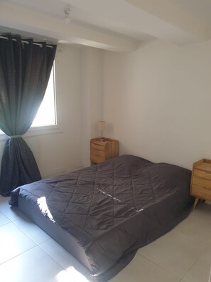 2 bedrooms, iron/ironing board, bed sheets