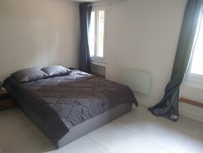 2 bedrooms, iron/ironing board, bed sheets