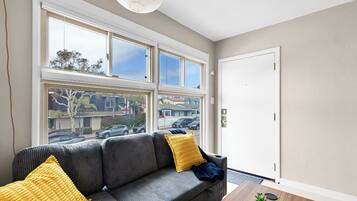 Smart TV, DVD player