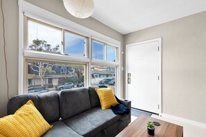 Smart TV, DVD player