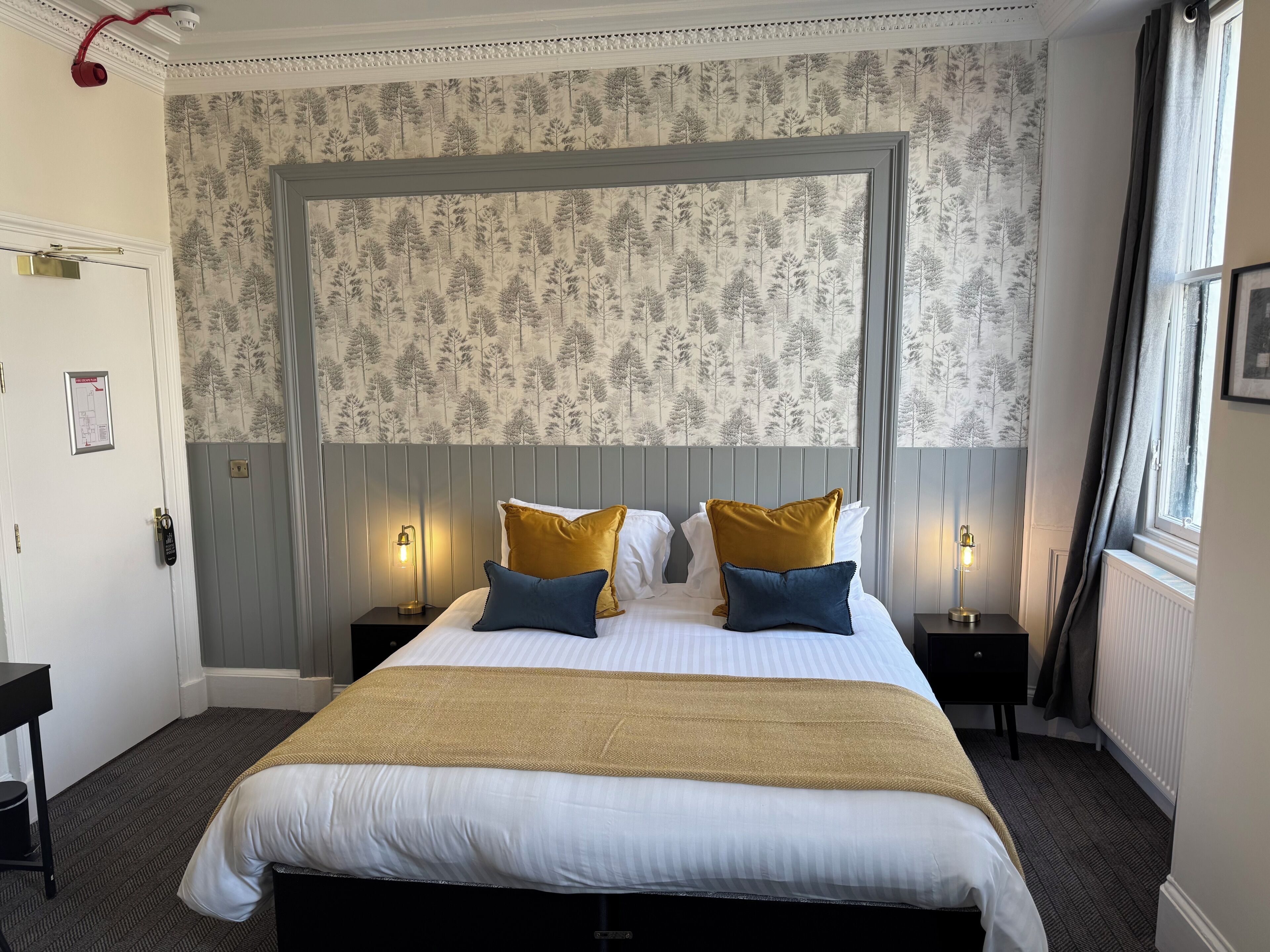 Standard Double or Twin Room | Desk, laptop workspace, iron/ironing board, cots/infant beds