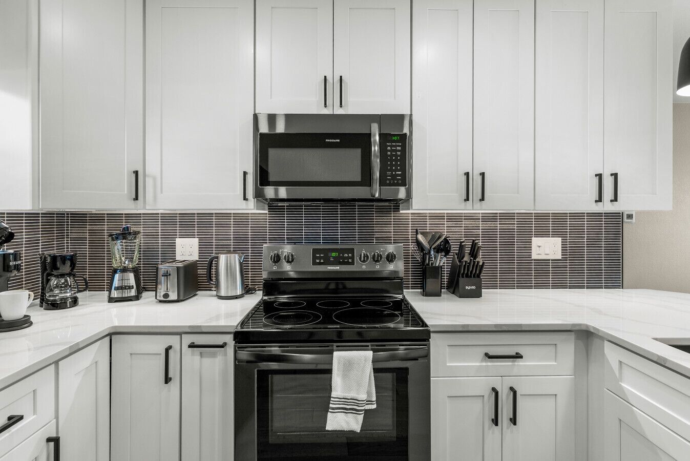 ثلاجة، ميكروويف، فرن، موقد طهي مسطح