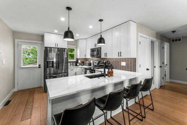 Fridge, microwave, oven, stovetop