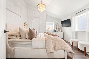 3 bedrooms, desk, iron/ironing board, WiFi