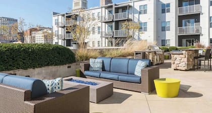 CozySuites at the Banks gym, pool 02