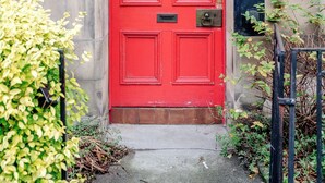 A red door with the number 26, set in a stone building with a small step leading up to it. - beautiful- spacious ground floor newington flat (edinburgh)