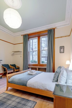 2 slaapkamers, een strijkplank/strijkijzer, wifi, beddengoed