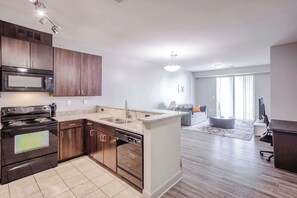 Fridge, microwave, oven, stovetop - CozySuites at the Banks gym, pool 03 (Cincinnati)