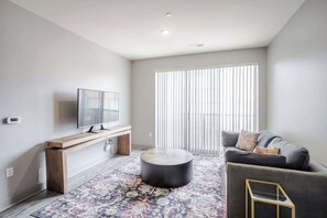 TV, offices - CozySuites at the Banks gym, pool 15 (Cincinnati)