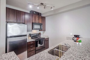 Fridge, microwave, oven, stovetop - CozySuites at the Banks gym, pool 12 (Cincinnati)