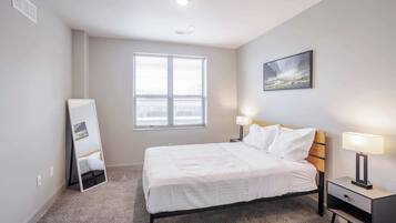 2 bedrooms, desk, iron/ironing board, WiFi