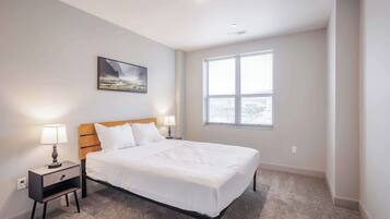 2 bedrooms, desk, iron/ironing board, WiFi