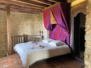 1 slaapkamer, een strijkplank/strijkijzer, wifi, beddengoed