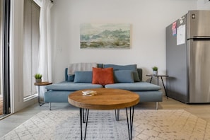 Smart TV - Lakeshore Hideout - Lakefront & Indoor Pool! (Village of Four Seasons)