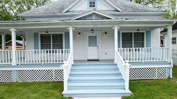 Exterior detail - Beautiful House in Johnson City (Greeneville)