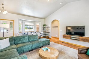 Smart TV, fireplace, DVD player