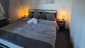 1 quarto, Wi-Fi de cortesia, roupa de cama