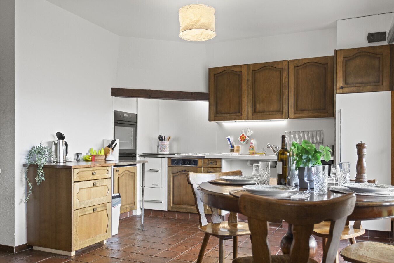 Fridge, stovetop, dishwasher, toaster