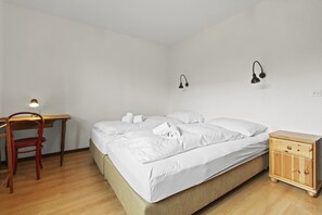 Silitysrauta/-lauta, ilmainen Wi-Fi, vuodevaatteet, pääsy pyörätuolilla