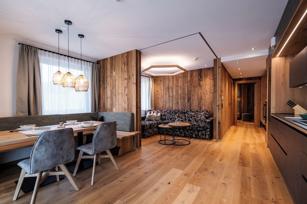 公寓, 花園景觀, 地面層 | 起居區 | 50-吋LED 液晶電視，提供有線頻道