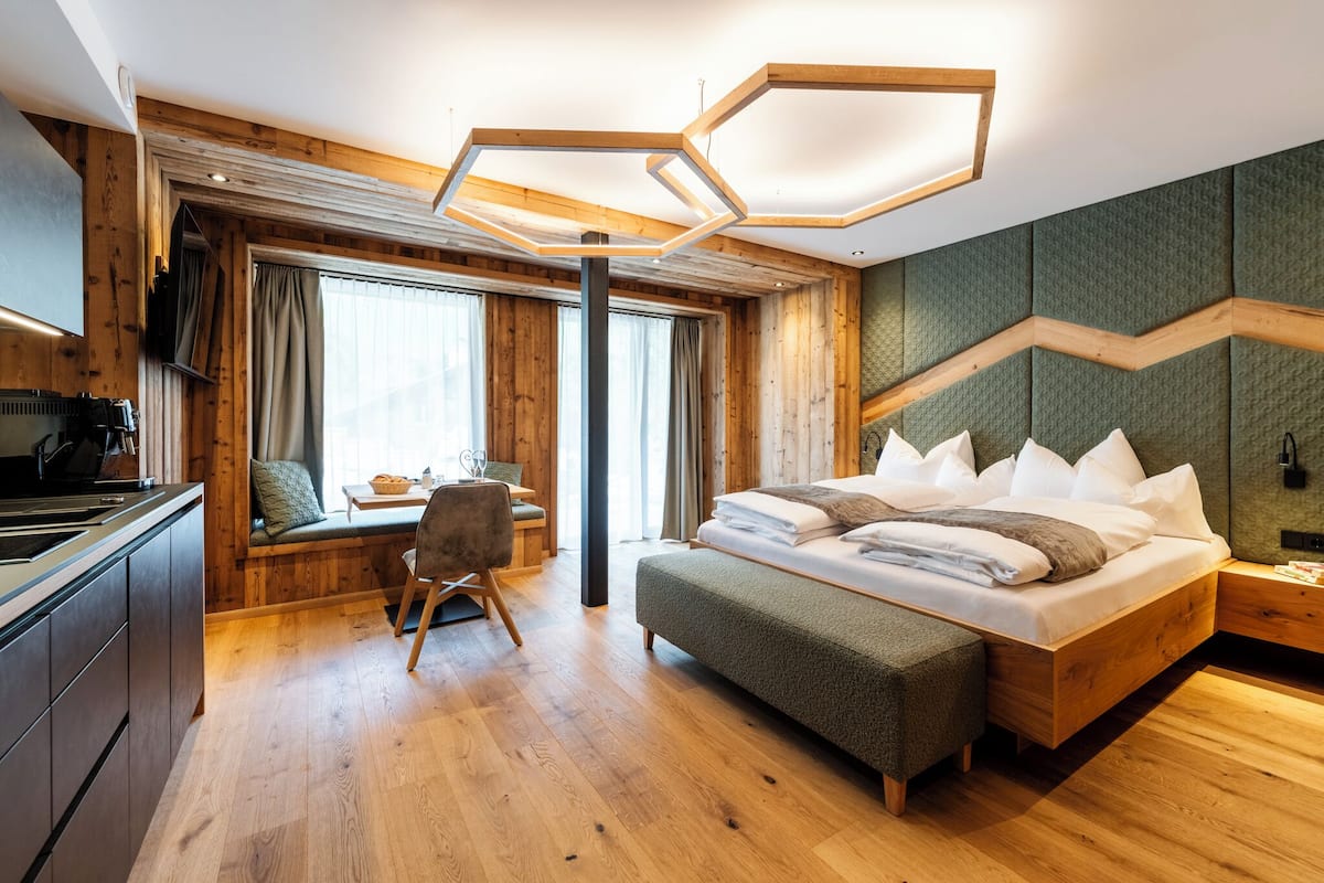 Studio Suite, Garden View | Premium bedding, in-room safe, blackout curtains, soundproofing