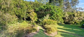 Woodgate Ninderry, Close to cafes and top restaurant. 15 minutes to Coolum beach