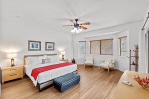 4 bedrooms, desk, free WiFi, bed sheets