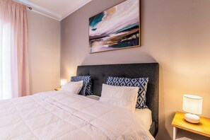 3 chambres, fer et planche à repasser, Wi-Fi, draps fournis