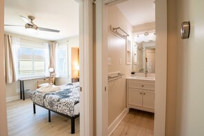 1 bedroom, desk, iron/ironing board, free WiFi