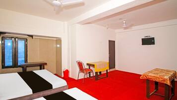 Deluxe Room, Balcony, Mountain View | Desk, free WiFi