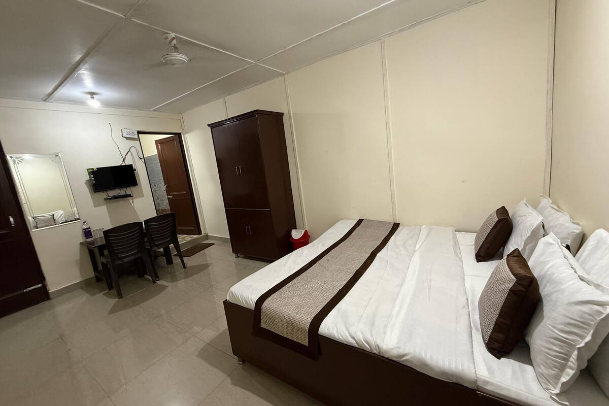 Quarto luxo, sacada, vista para a montanha | Escrivaninha, Wi-Fi de cortesia
